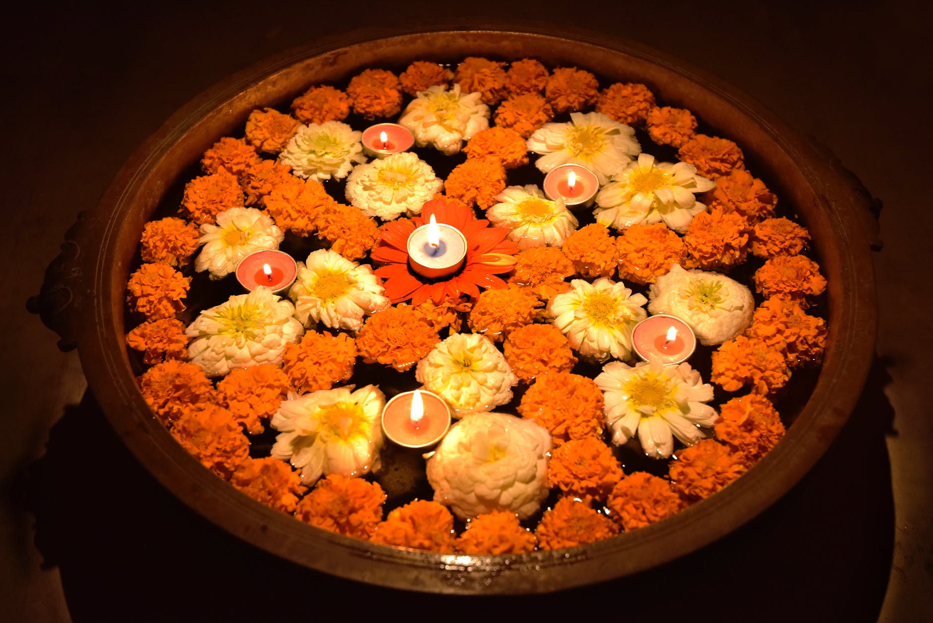 How to decorate the house for Diwali with flowers?